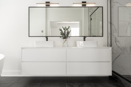 Design of a modern bathroom in an elegant house.